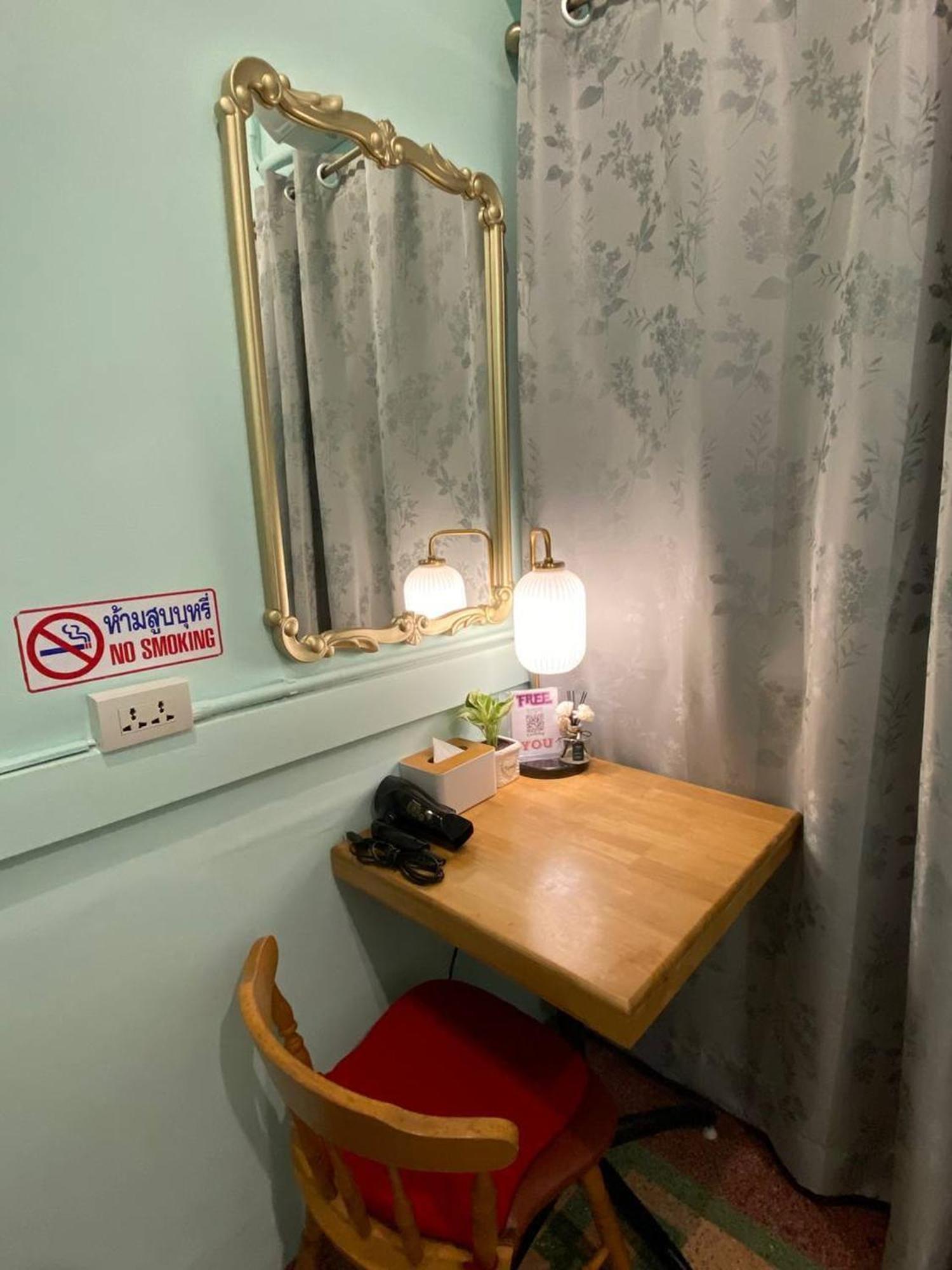 Hostel Lemon Siam Petchaburi Road Bangkok Bagian luar foto