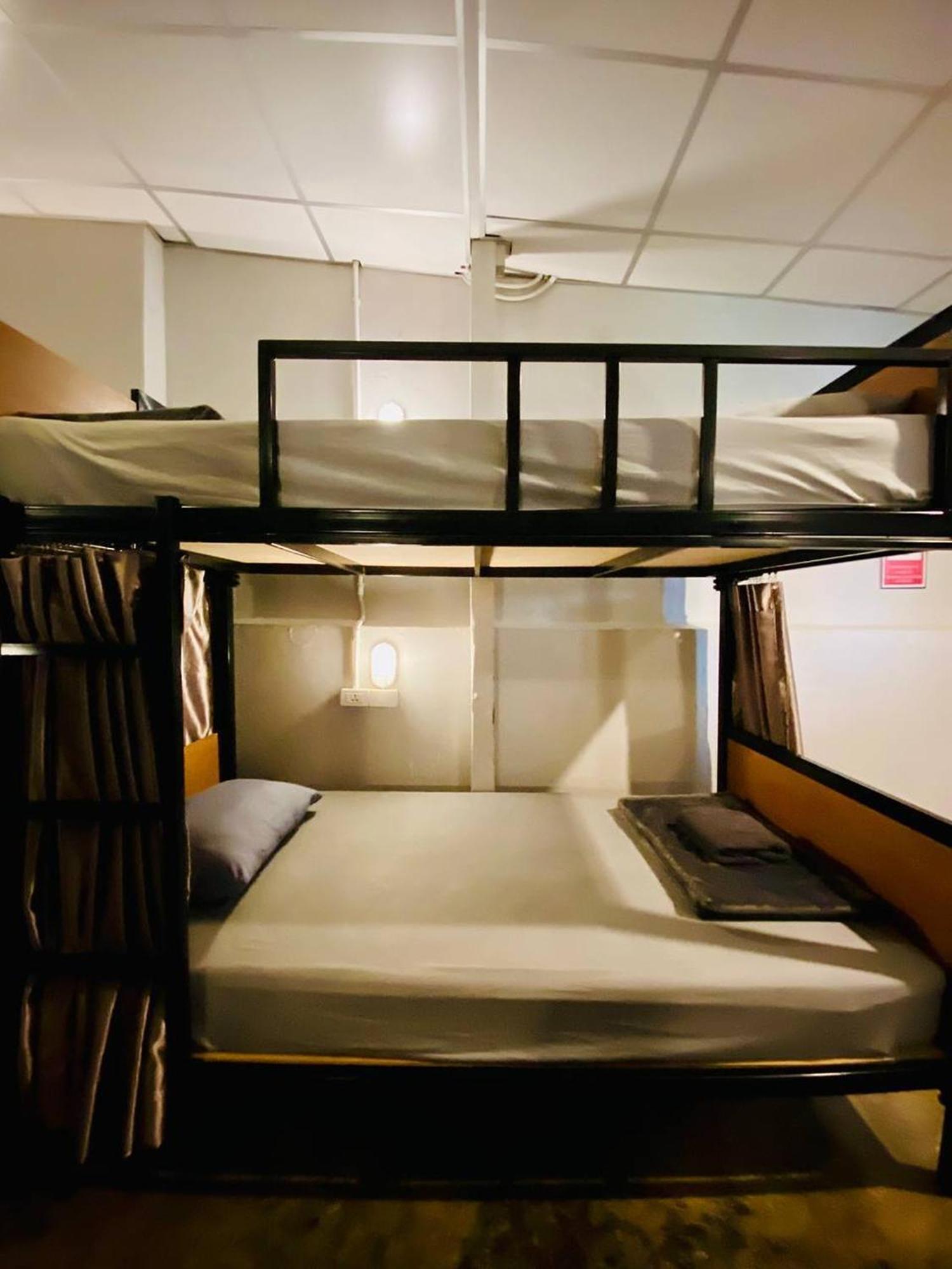 Hostel Lemon Siam Petchaburi Road Bangkok Bagian luar foto