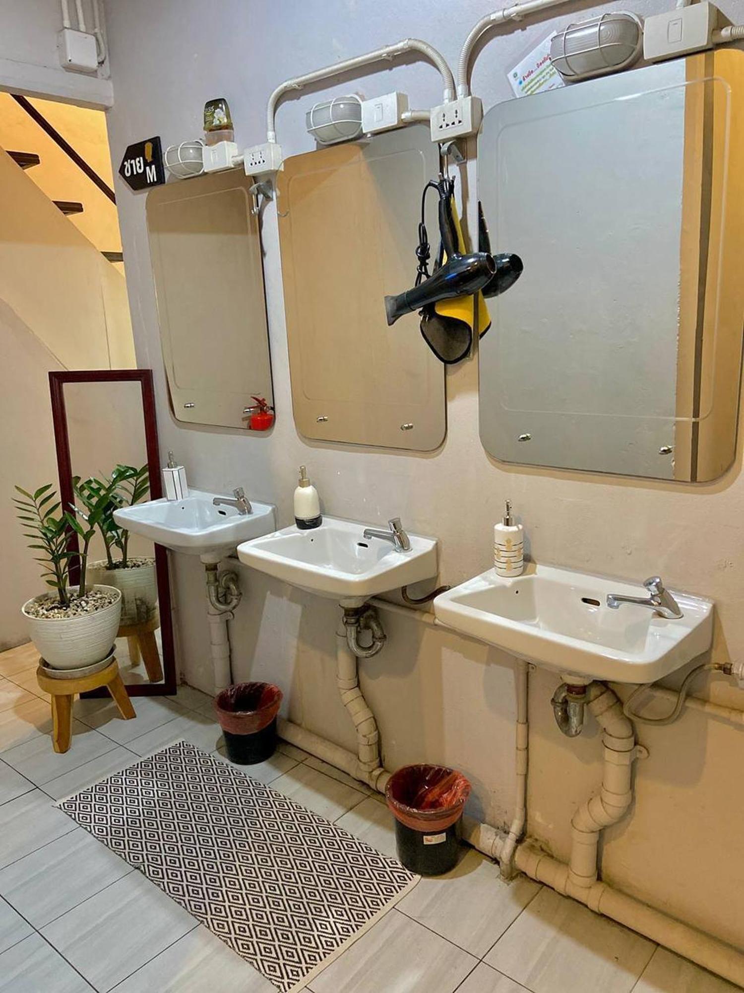 Hostel Lemon Siam Petchaburi Road Bangkok Bagian luar foto
