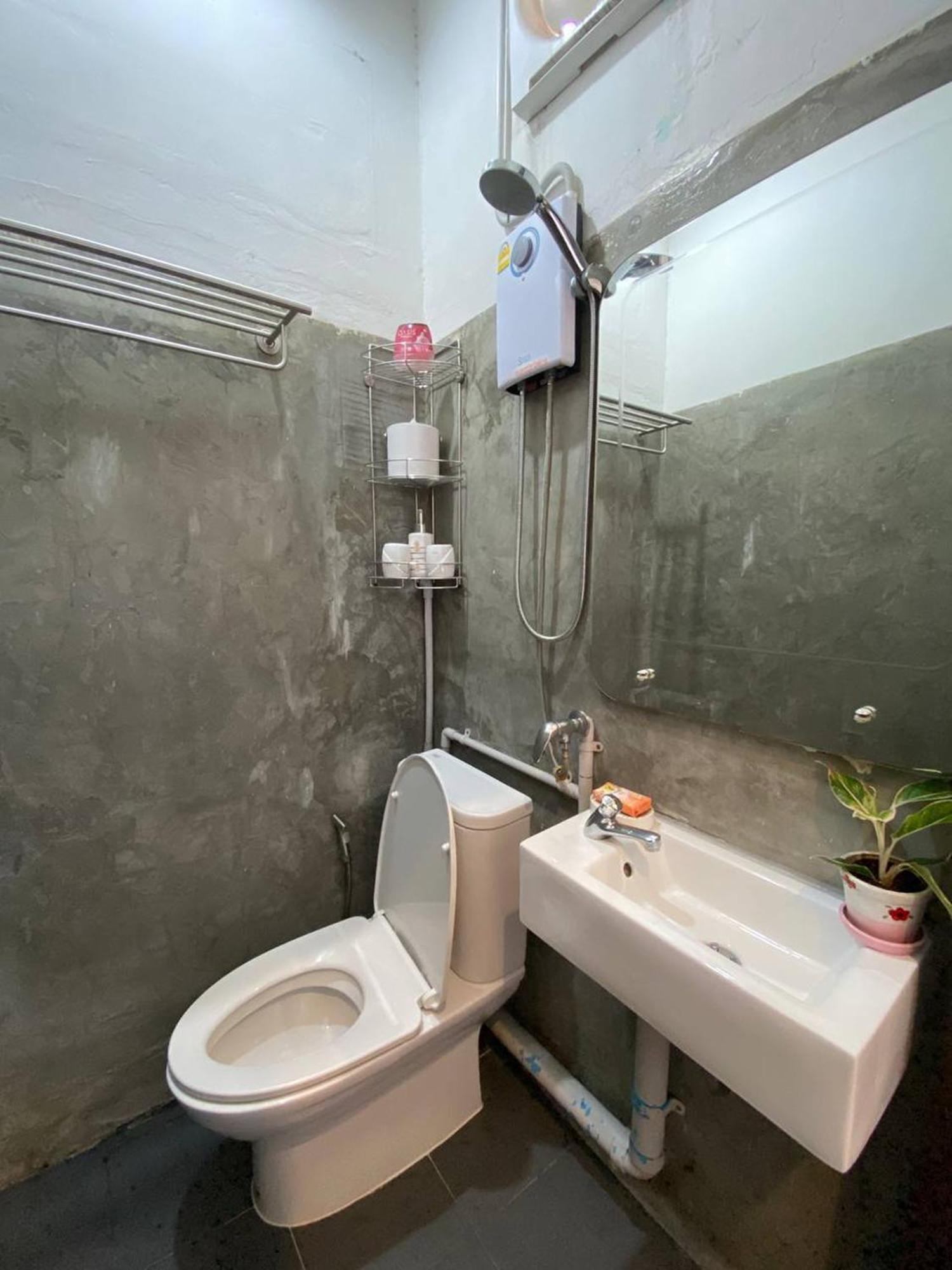 Hostel Lemon Siam Petchaburi Road Bangkok Bagian luar foto
